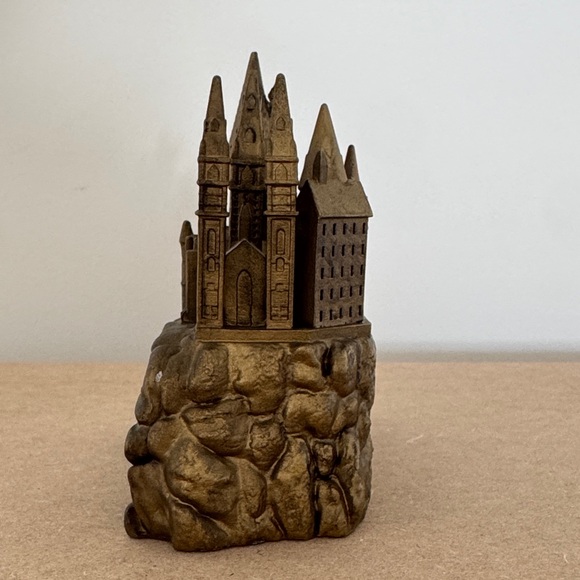 Hallmark Hogwarts Perpetual Calendar - Picture 4 of 6